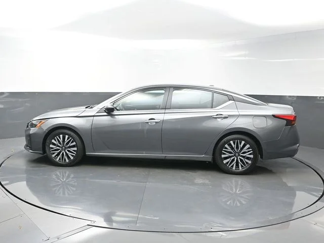 Used 2025 Gray Nissan 2.5 SV image 4