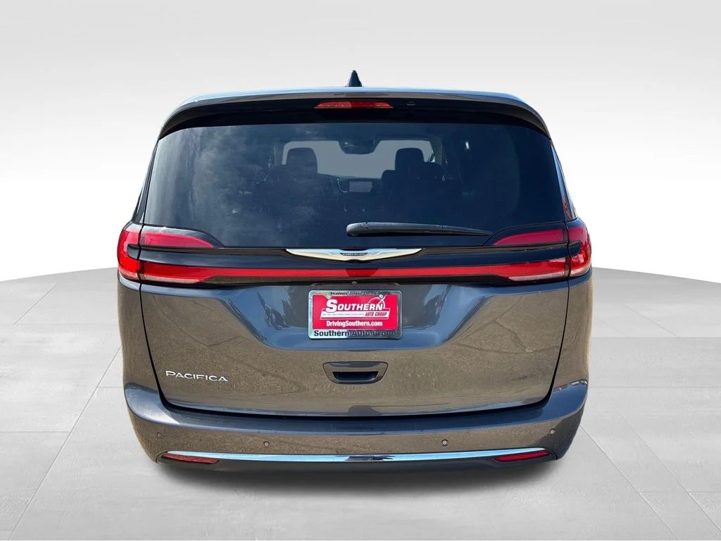 Used 2023 Gray Chrysler Touring L image 4