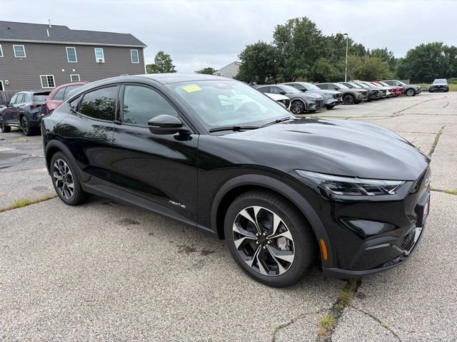 New 2026 Shadow Black Ford Select image 1