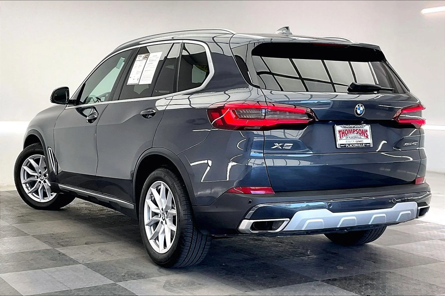 Used 2021 Arctic Gray Metallic BMW xDrive40i image 10