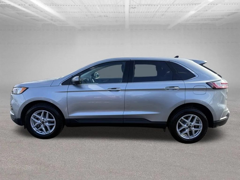 Used 2023 Silver Ford SEL image 10