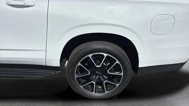 Used 2024 Summit White Chevrolet RST image 37
