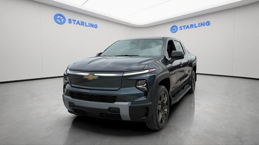 Used 2026 Blue Smoke Metallic Chevrolet LT - Standard Range image 16