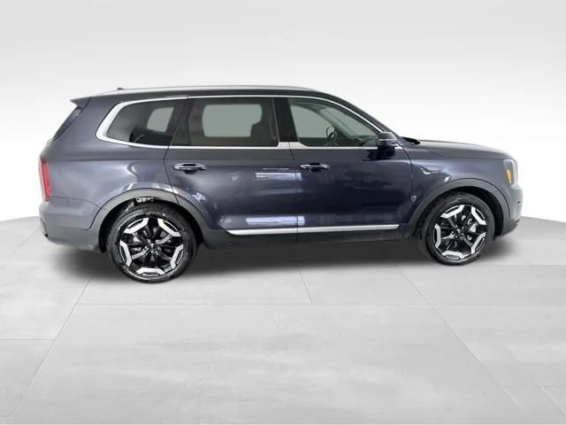 Used 2025 Gray Kia S image 6