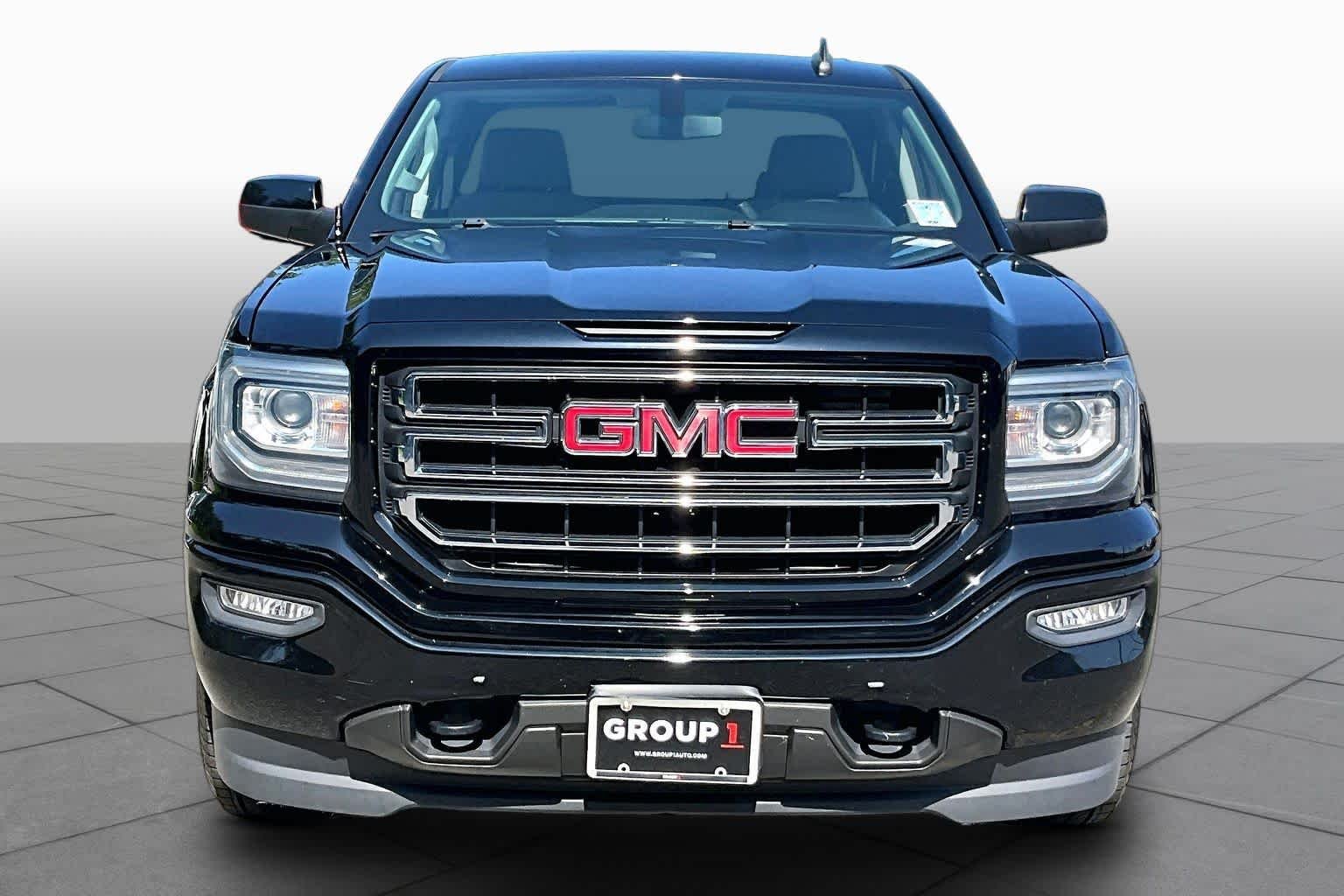 Used 2018 Onyx Black GMC  image 4