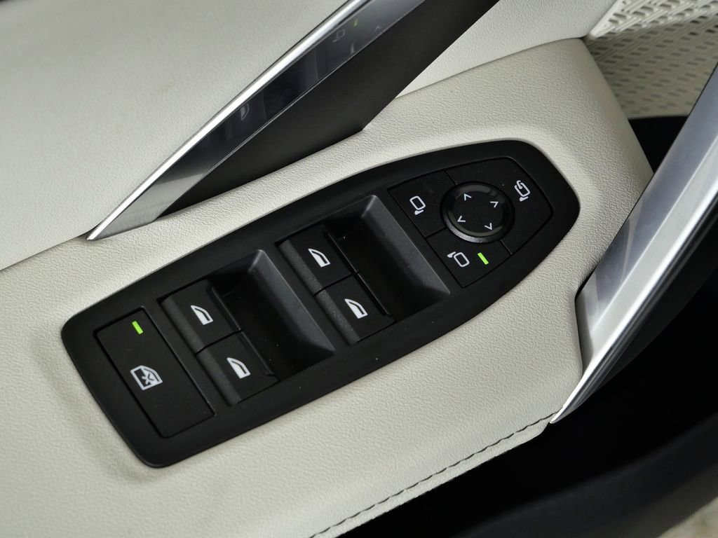 Used 2026 Space Silver Metallic BMW xDrive28i image 35