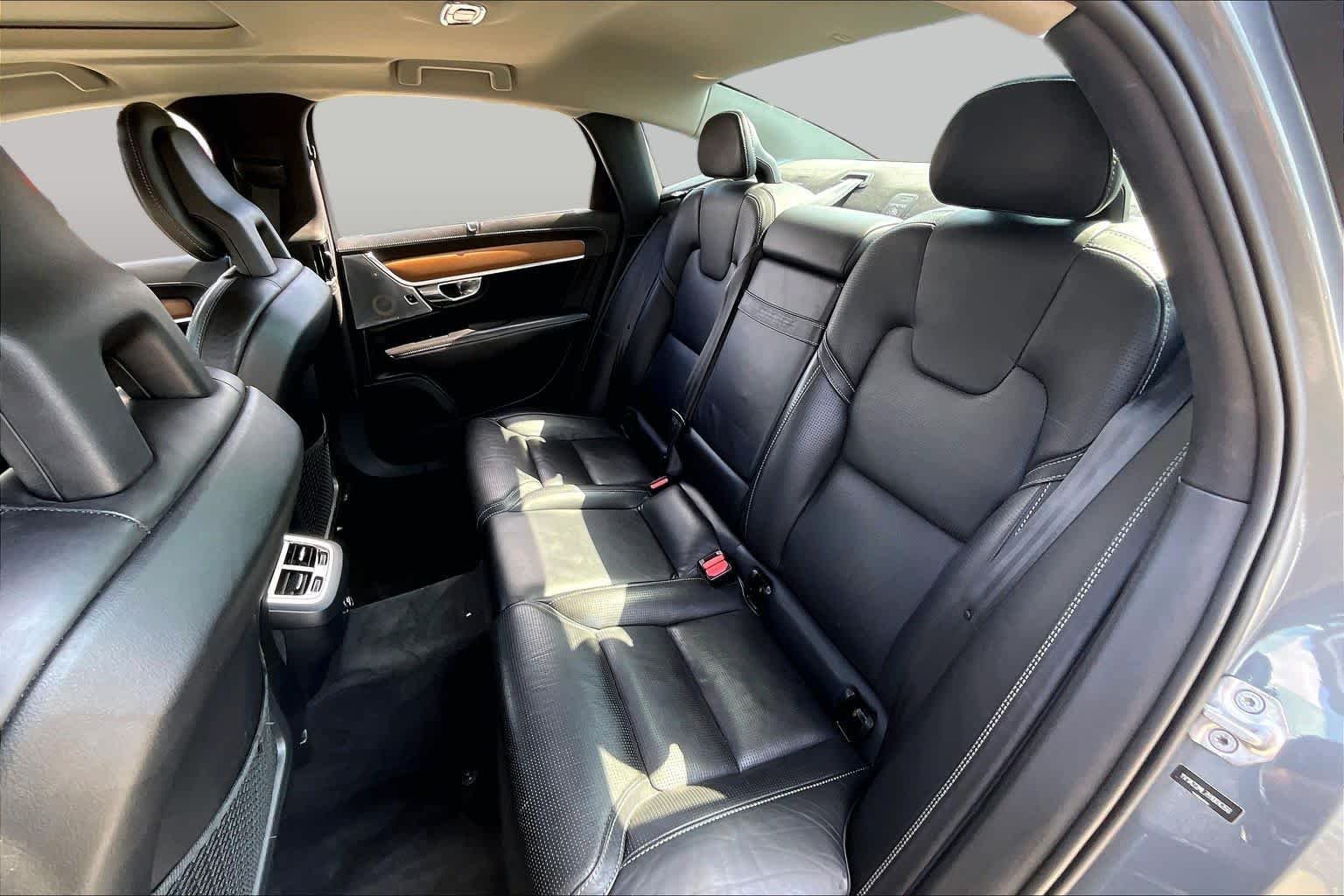 Used 2017 Osmium Grey Metallic Volvo Inscription image 19