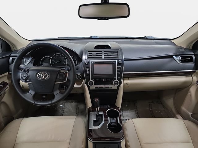 Used 2012 White Toyota XLE image 10