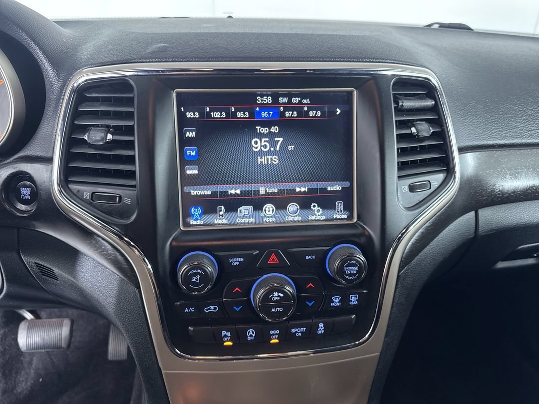 Used 2016 Billet Silver Clearcoat Metallic Jeep Laredo image 18