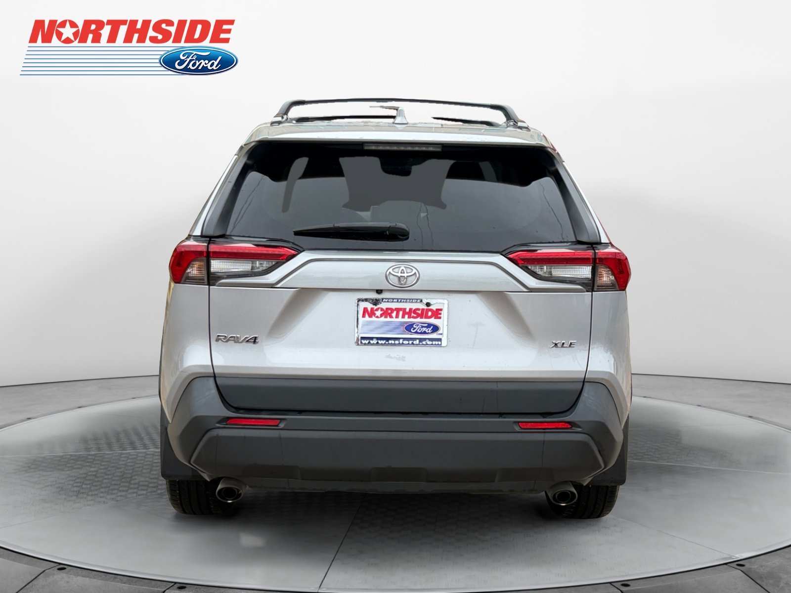 Used 2024 Silver Sky Metallic Toyota XLE Premium image 6