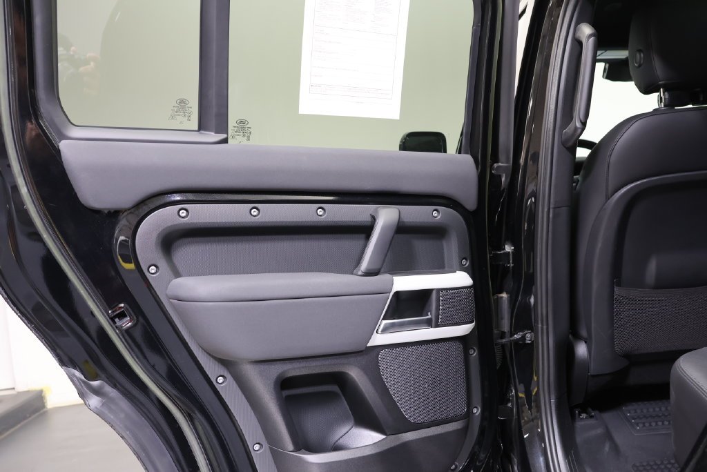 Used 2023 Santorini Black Metallic Land Rover S image 32