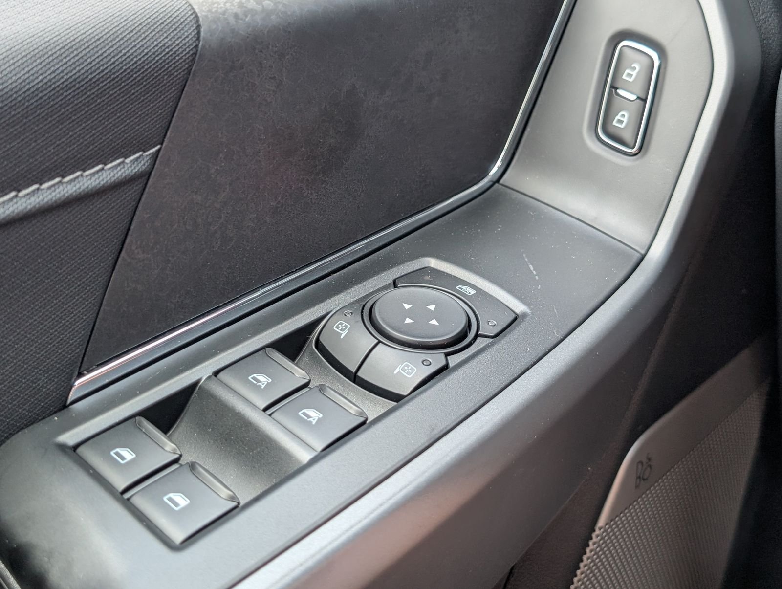 New 2026 Carbonized Gray Metallic Ford XLT image 26