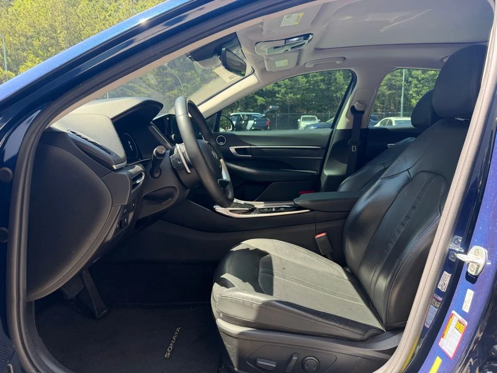Used 2020 Blue Hyundai Limited image 8
