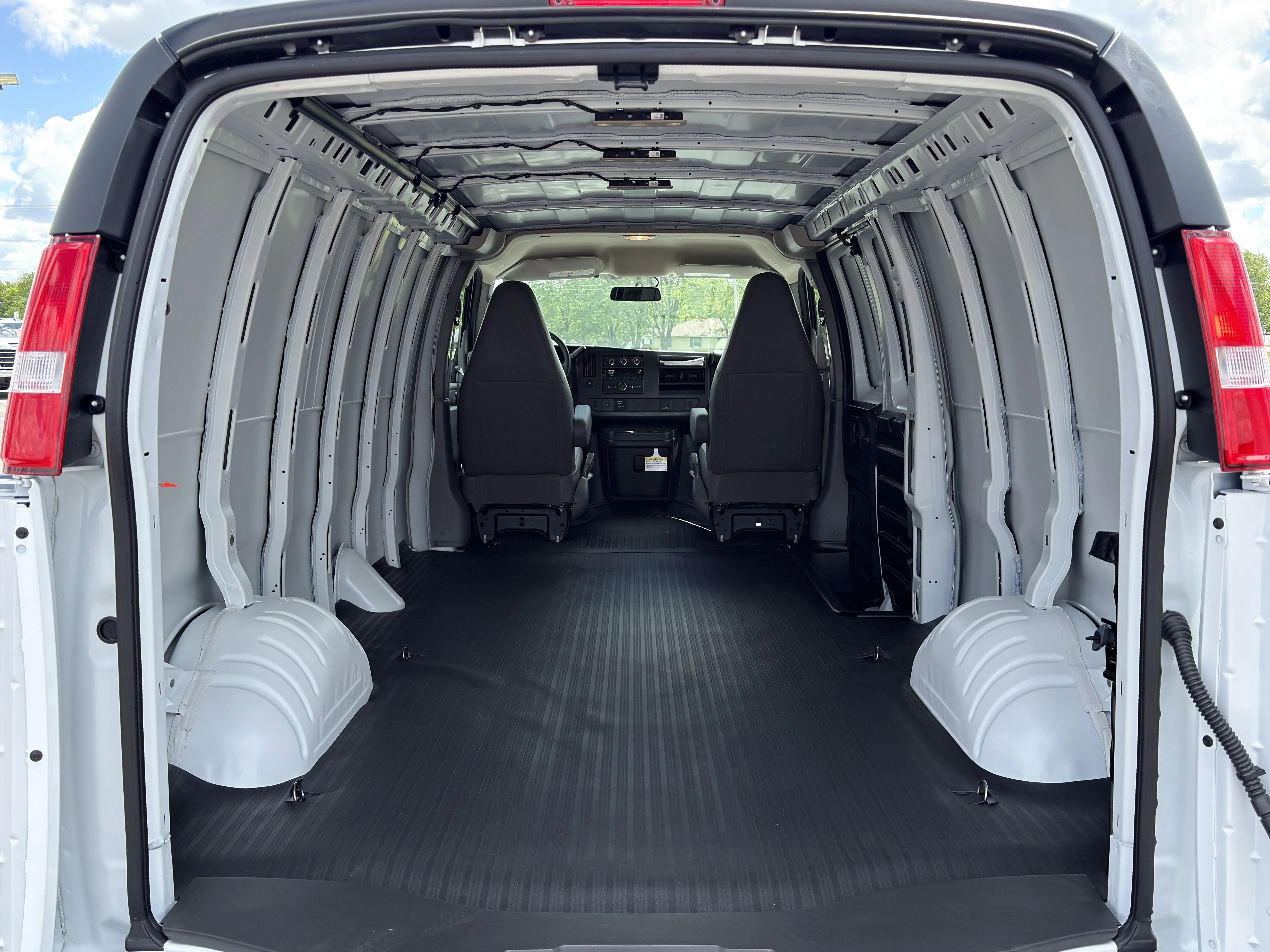 2026 GMC Savana Cargo Work Van - Photo 8