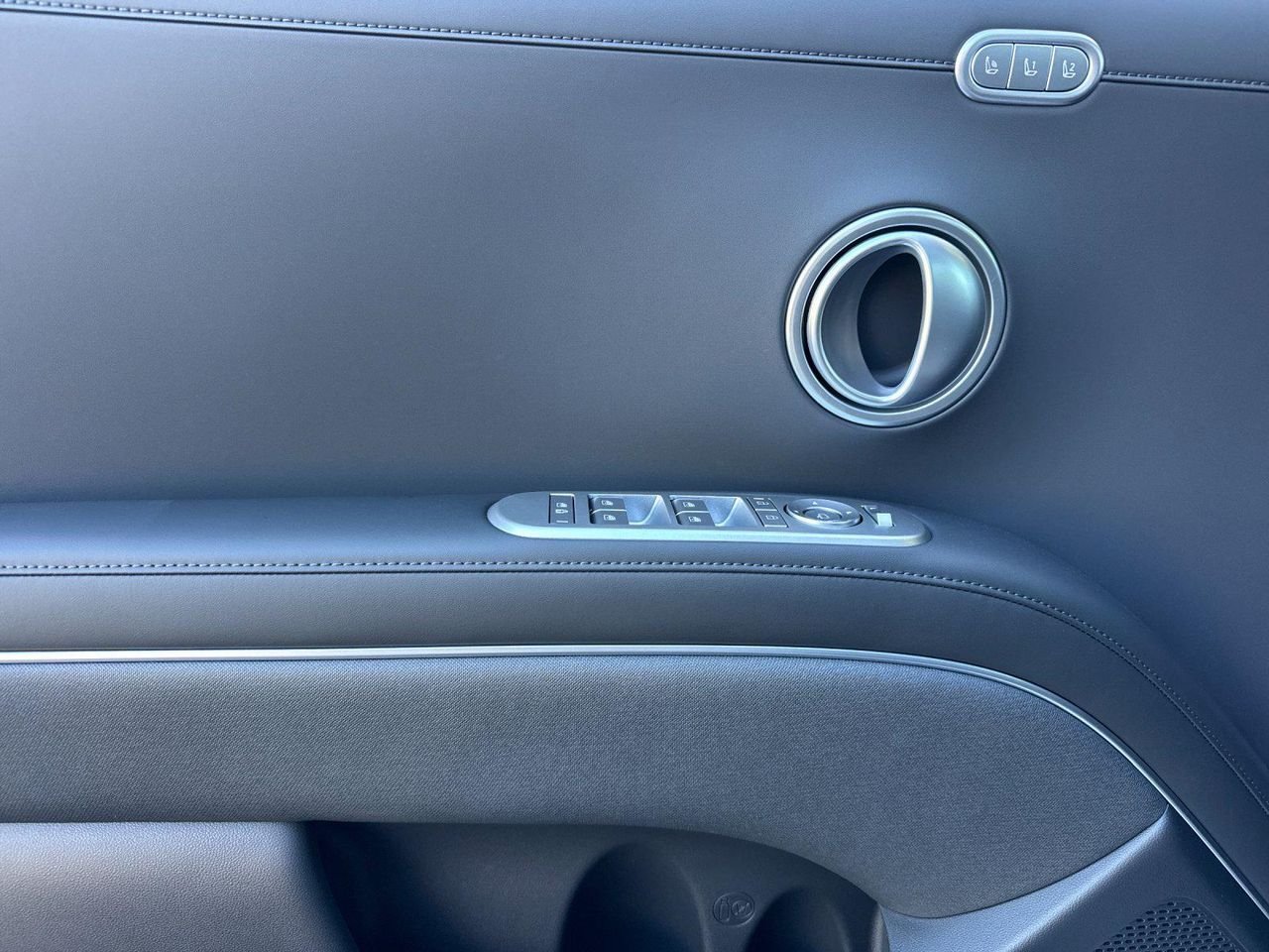New 2027 Silver Hyundai Calligraphy image 10