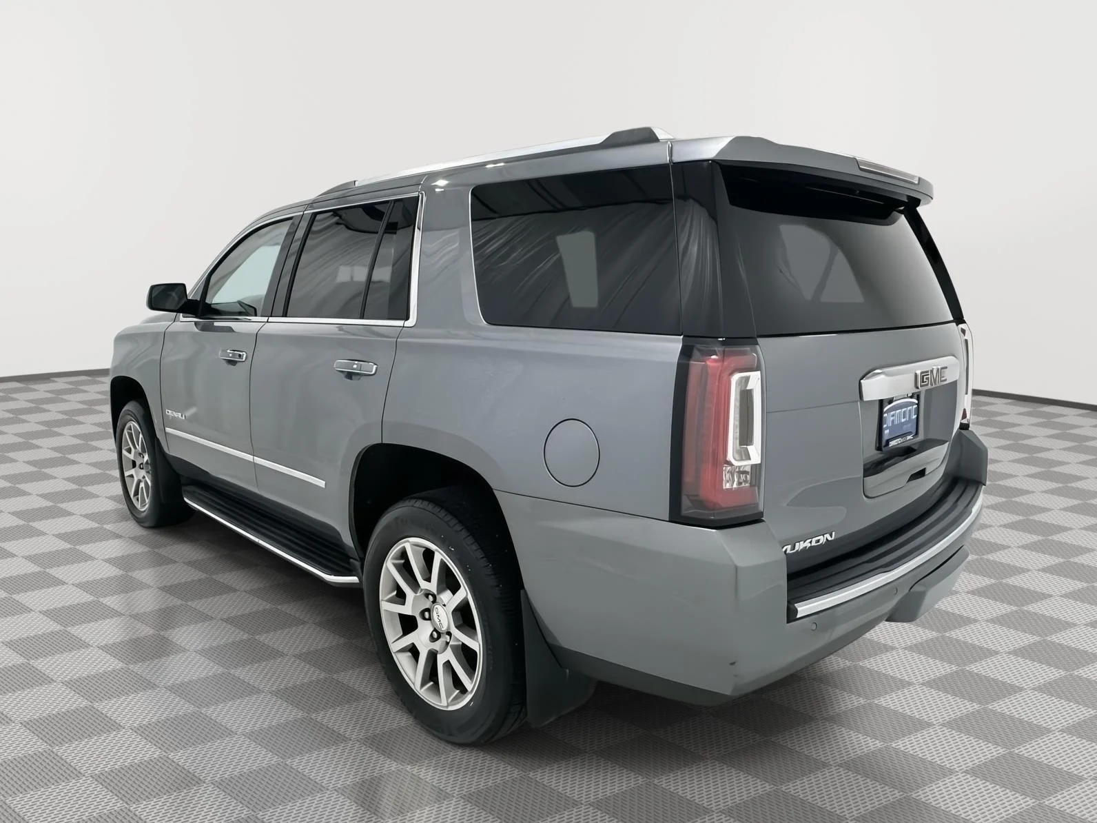Used 2019 SATIN STEEL METALLIC GMC Denali image 3