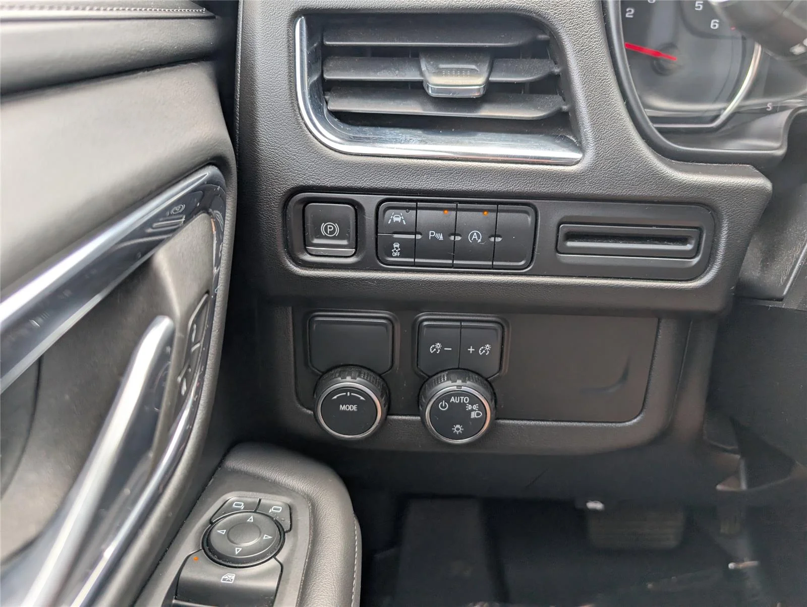 Used 2023 Summit White Chevrolet LS image 22