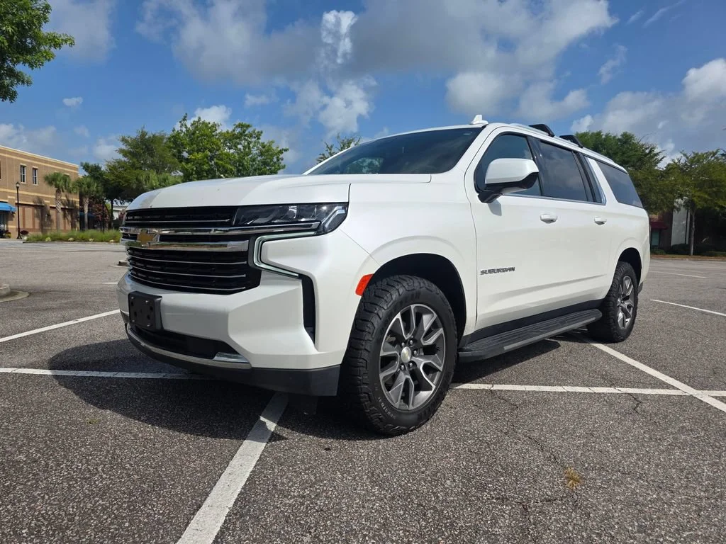 Used 2021 IRIDESCENT PEARL TRICOAT Chevrolet LT image 1