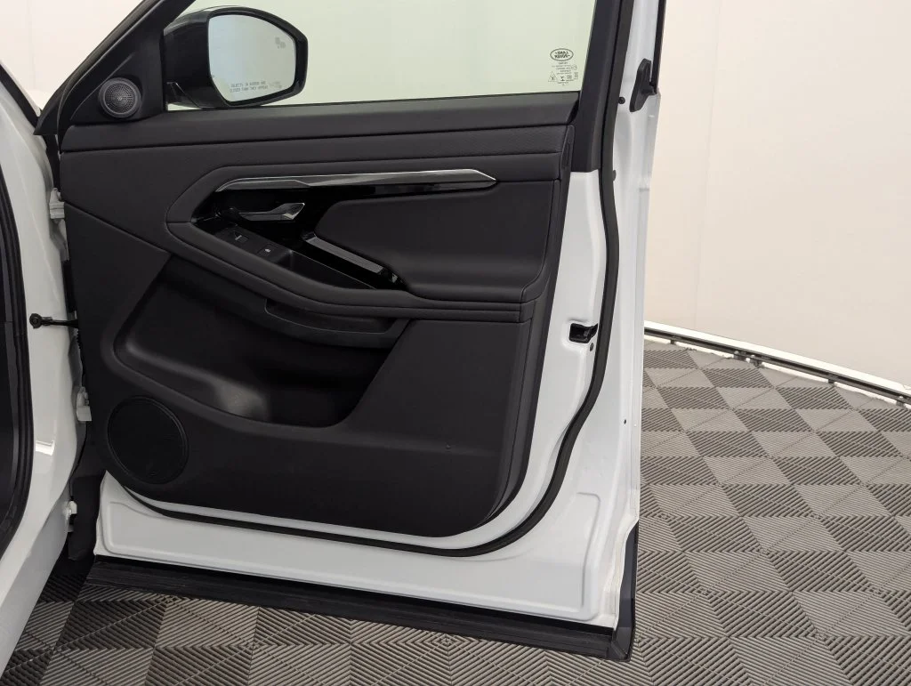 Used 2023 White Land Rover S image 50