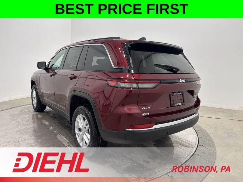 New 2026 Velvet Red Pearl-Coat Exterior Paint Jeep Laredo X image 5