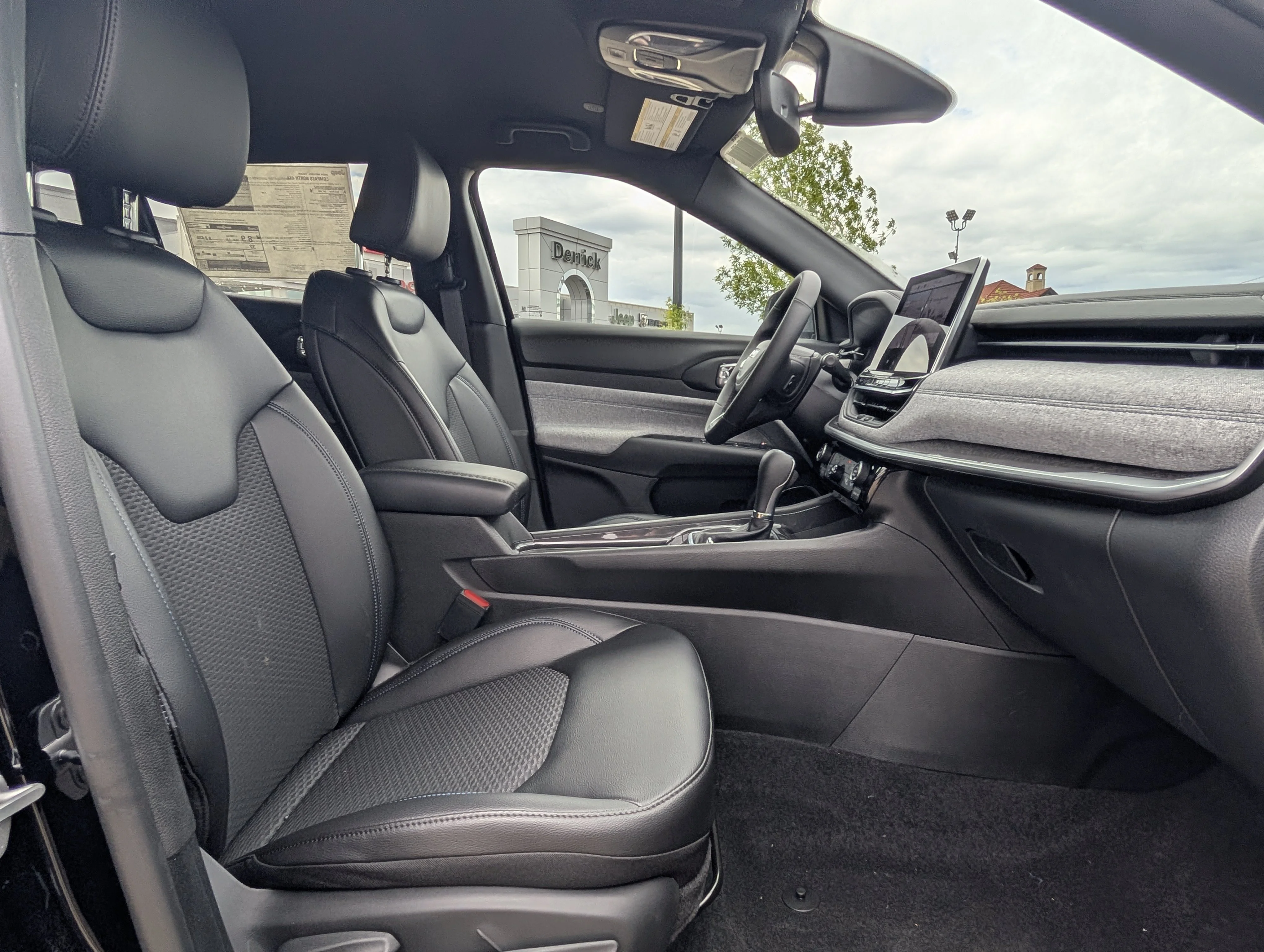 New 2026 Diamond Black Crystal Pearl Jeep North image 22