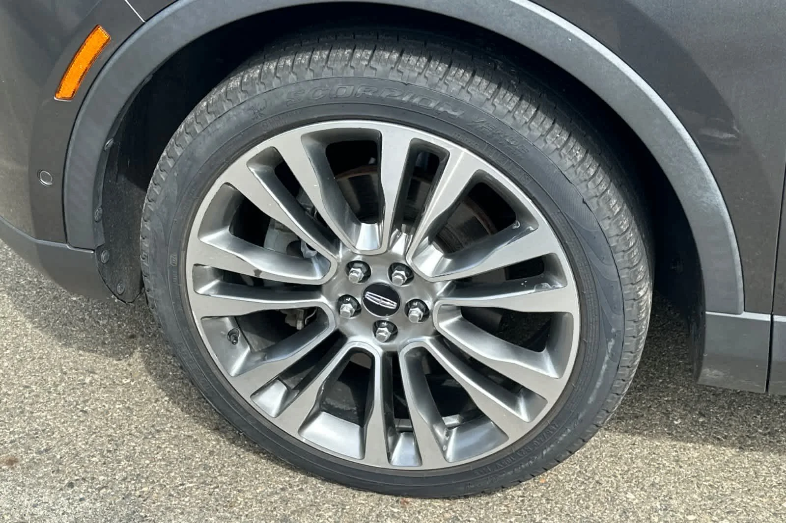 Used 2017 Magnetic Gray Metallic Lincoln Reserve image 22