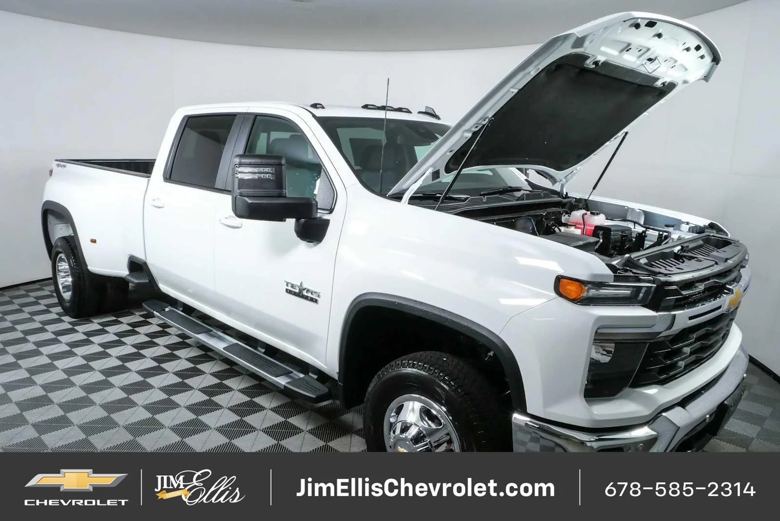 New 2026 Summit White Chevrolet LT DRW image 30