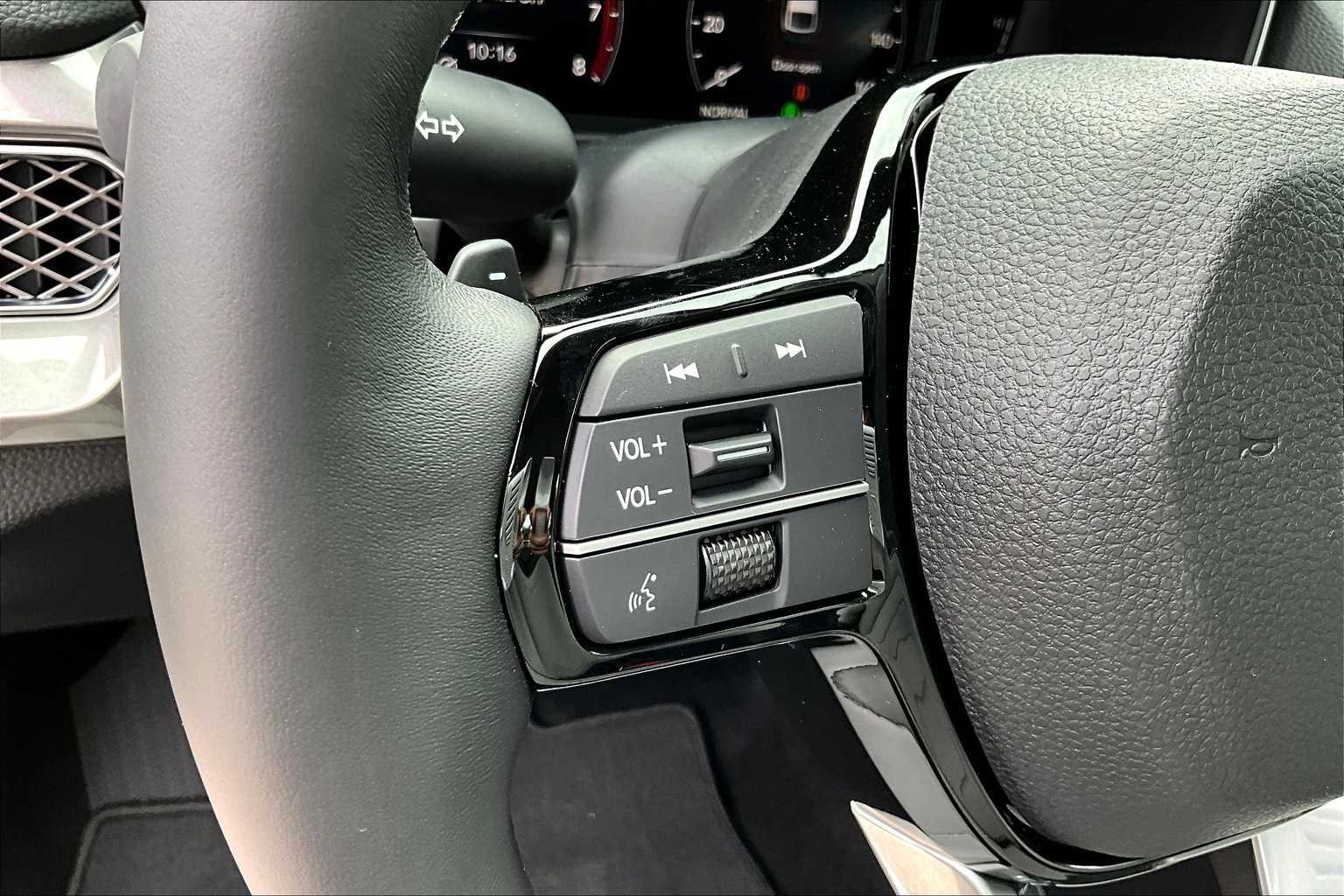 Used 2025 Platinum White Pearl Acura  image 18