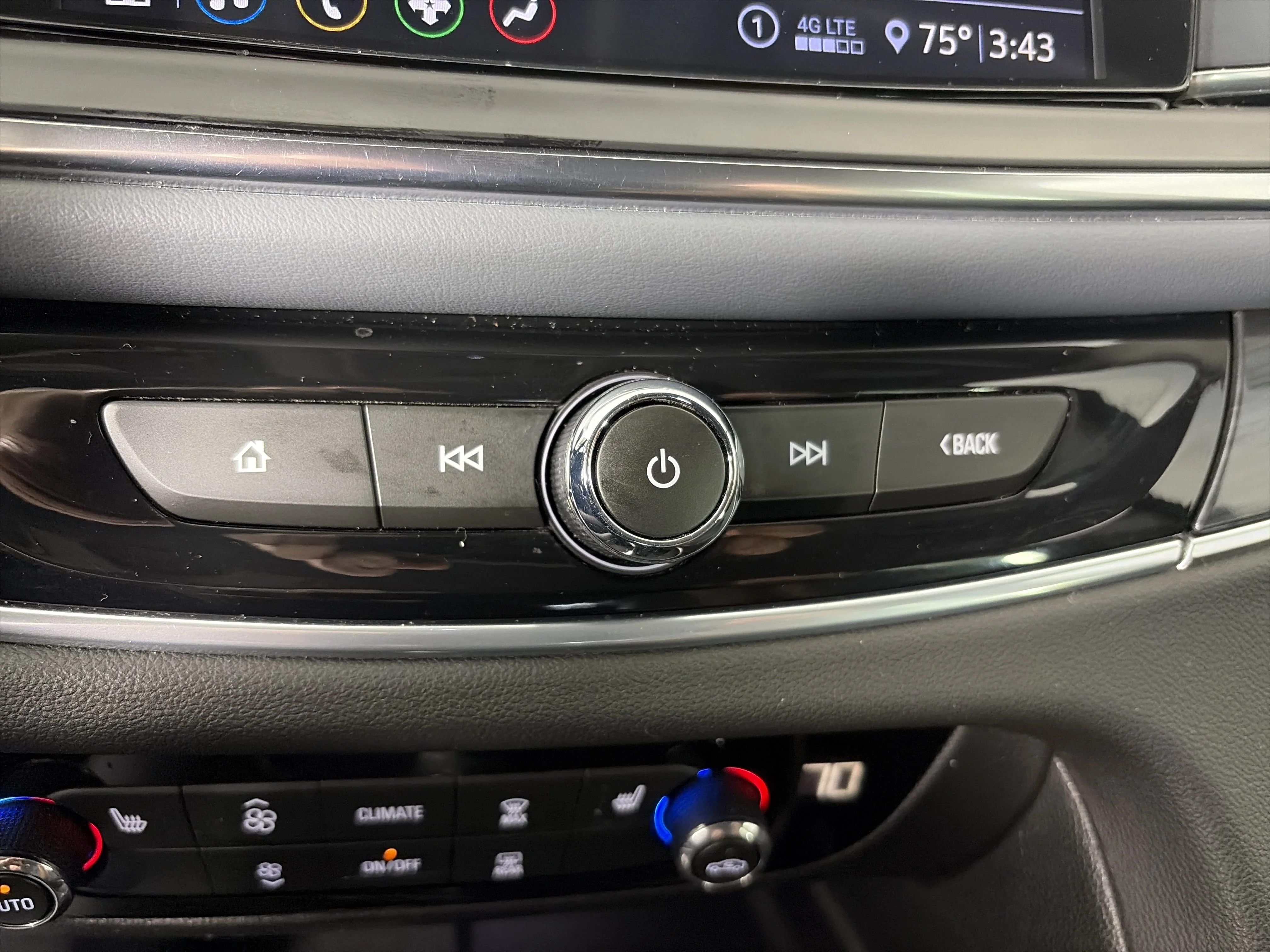 Used 2021 Includes Spectra Gray lower exterior accent color.) Buick Essence image 25