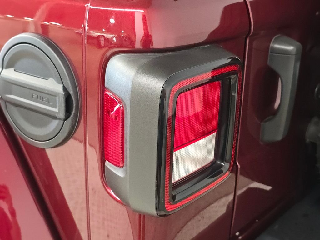 Used 2021 Red Jeep Unlimited Sahara image 15