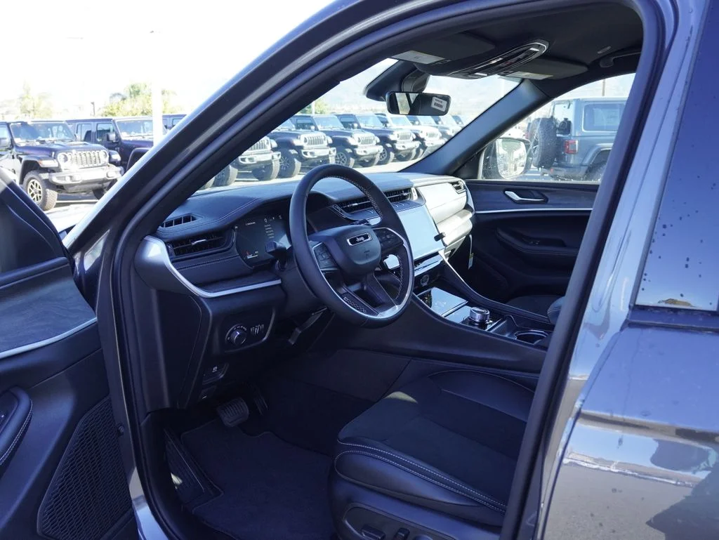New 2026 Baltic Gray Metallic Clearcoat Jeep Altitude image 24