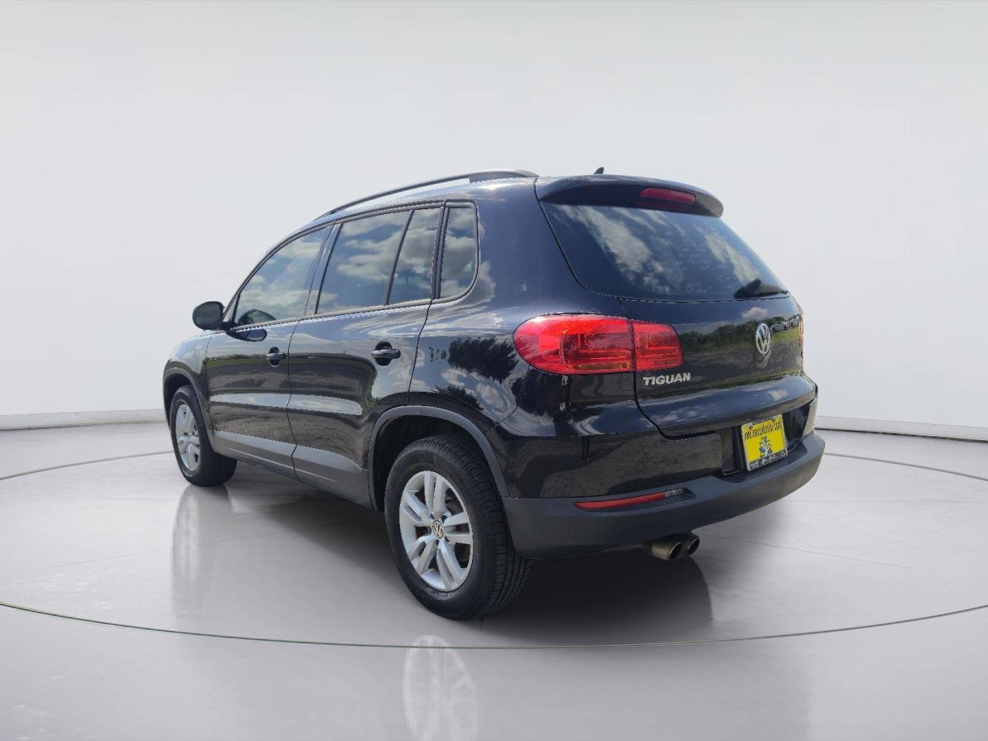 Used 2017  VOLKSWAGEN  image 3