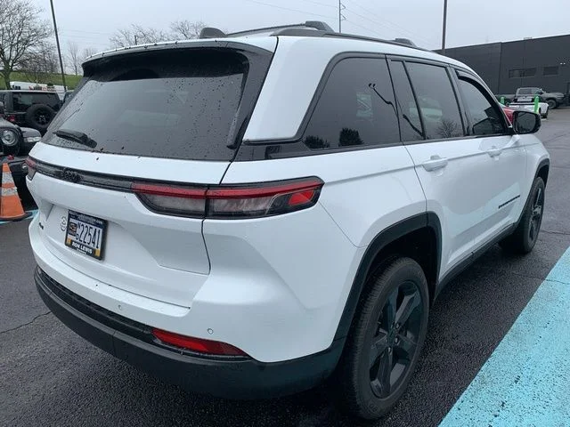 Used 2023 White Jeep Altitude X image 7