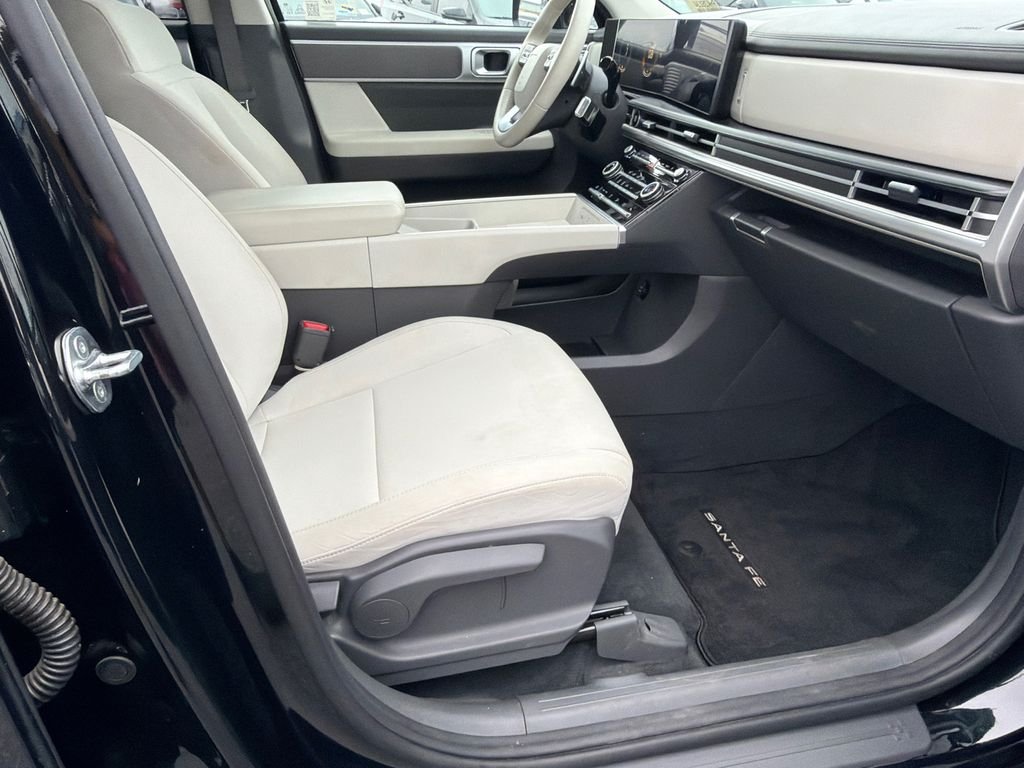 2025 Hyundai Santa Fe SE - Photo 13