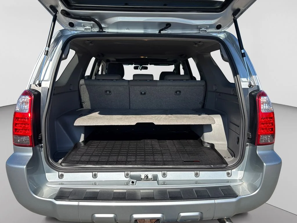 Used 2008 Silver Toyota SR5 image 19