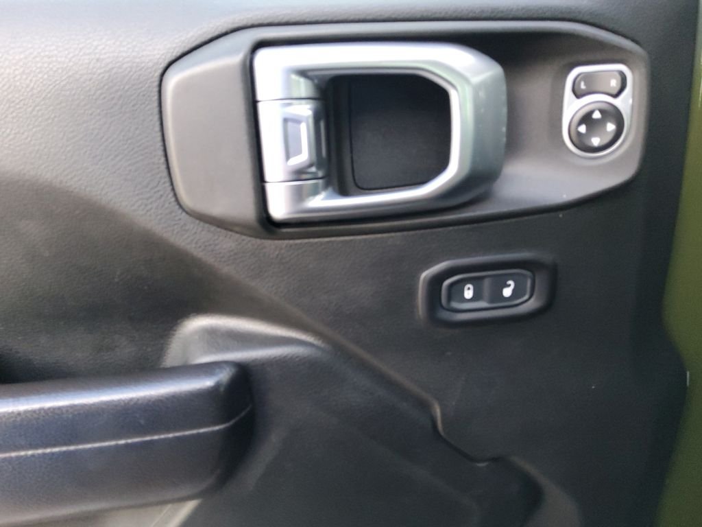 Used 2020 Green Jeep Sport image 12