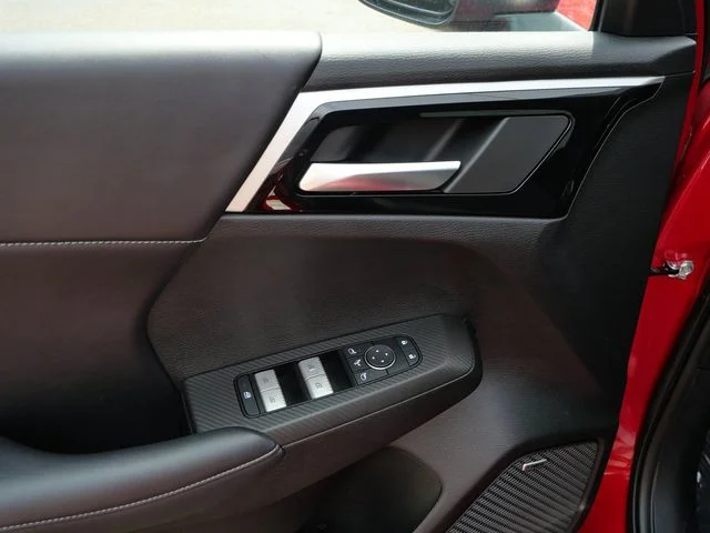 Certified Used 2025 Red Diamond Mitsubishi SE image 15