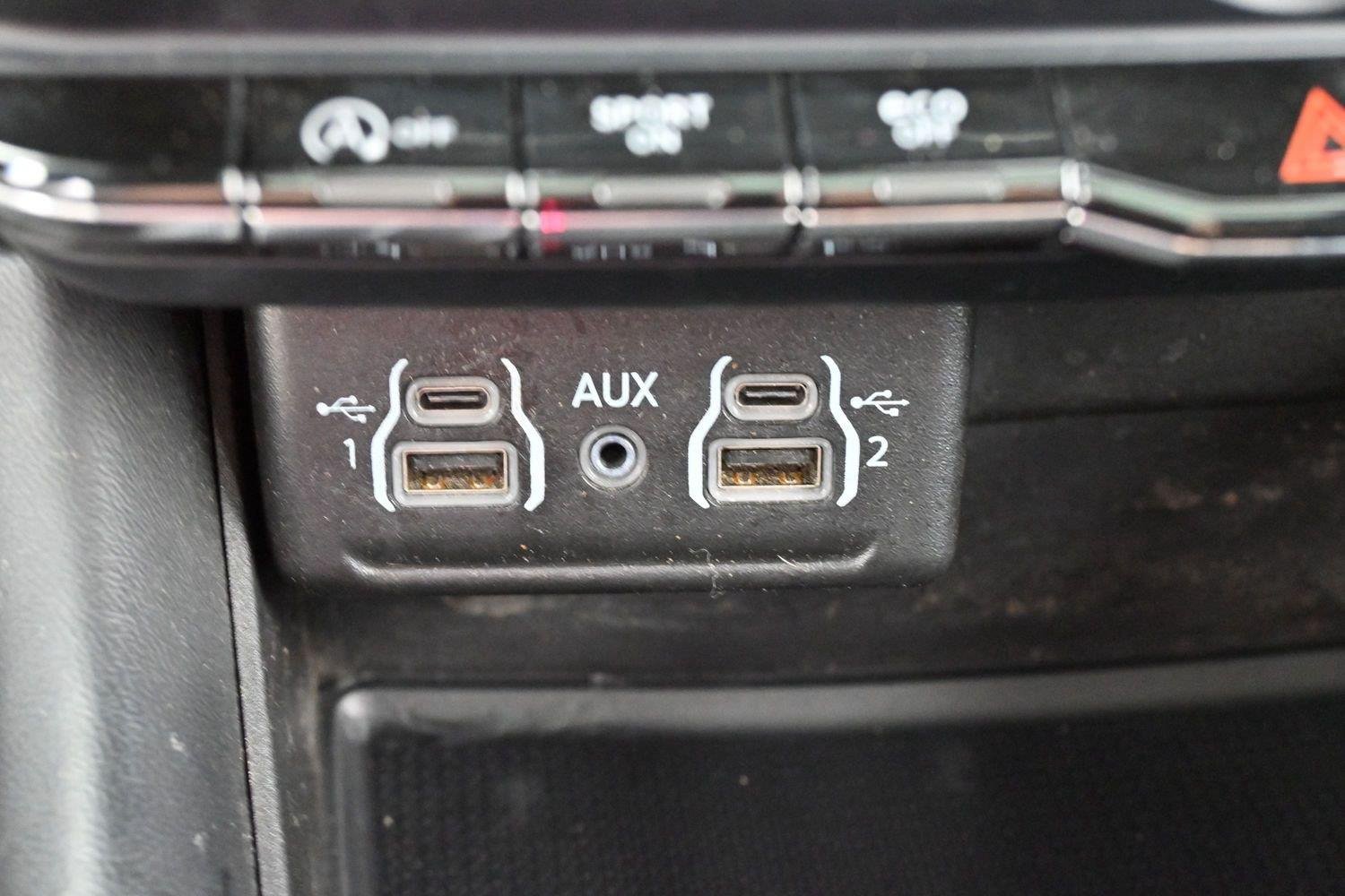 Used 2022 White Knuckle Clearcoat Dodge SXT image 23