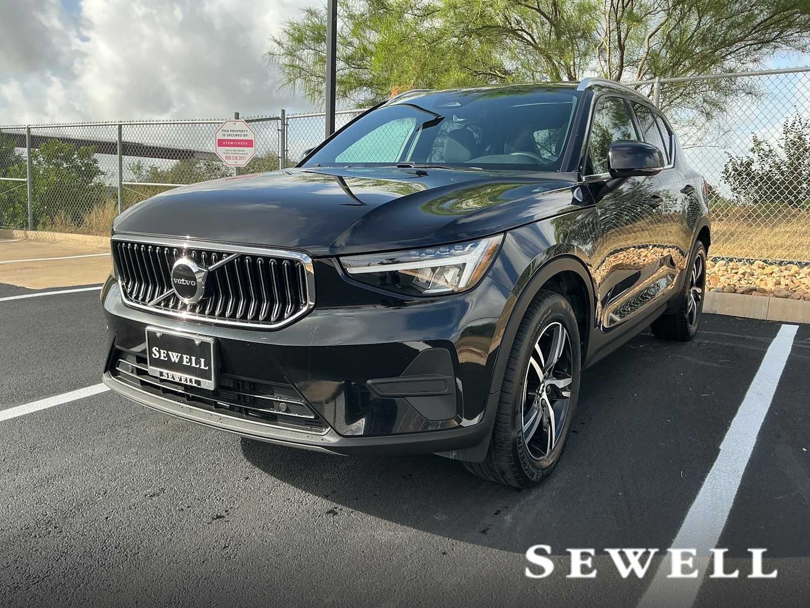 2025 Volvo XC40