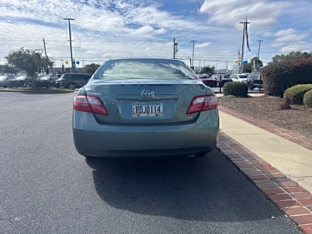 Used 2009 Green Toyota LE image 8