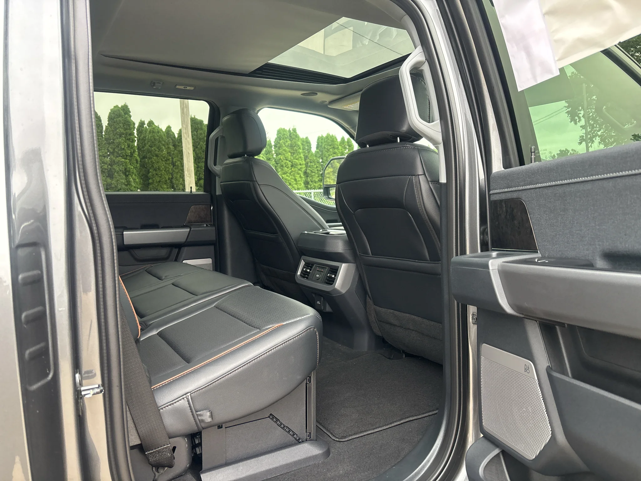New 2026 Carbonized Gray Metallic Ford F-350® Lariat® image 15
