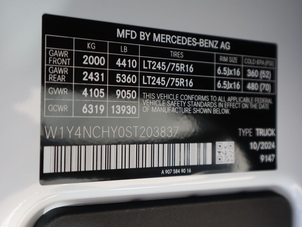 Used 2025 Arctic White Mercedes-Benz Cargo 170 WB image 36