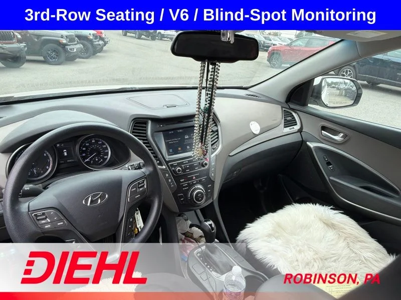 Used 2018 White Hyundai SE image 10