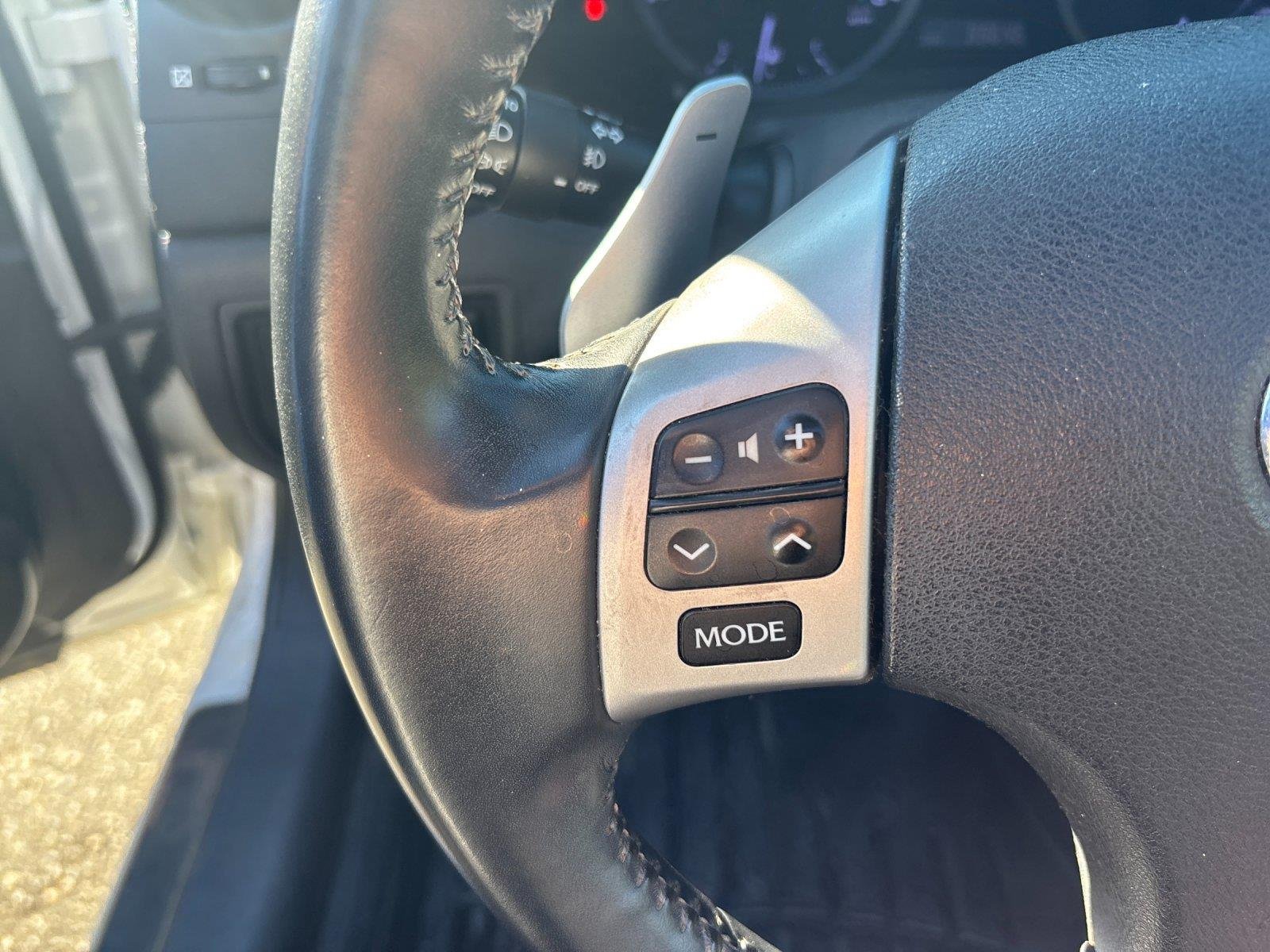 Used 2013 Starfire Pearl Lexus Base image 19