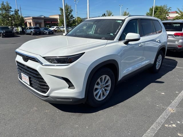 Used 2025 Beige Toyota XLE image 4
