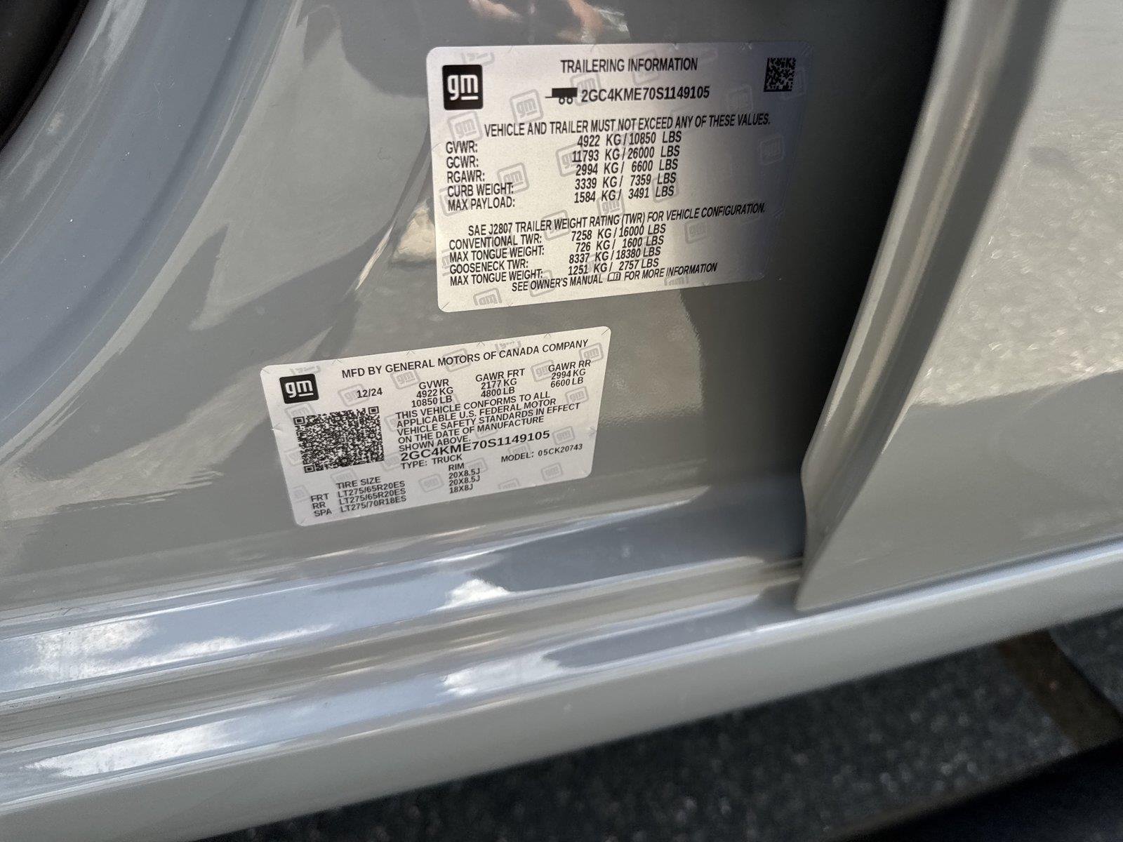 Used 2025 Slate Gray Metallic Chevrolet Custom image 39
