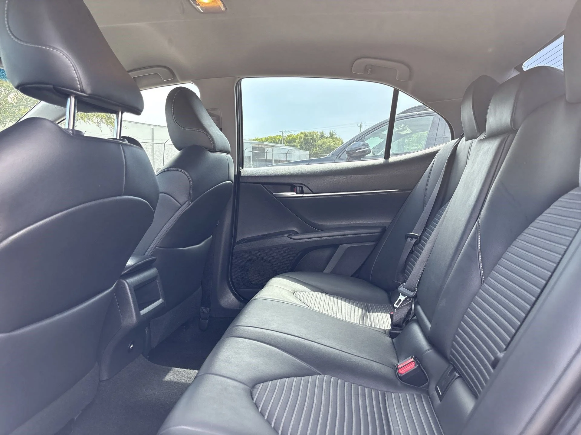 Used 2018 Pearl Toyota SE image 22