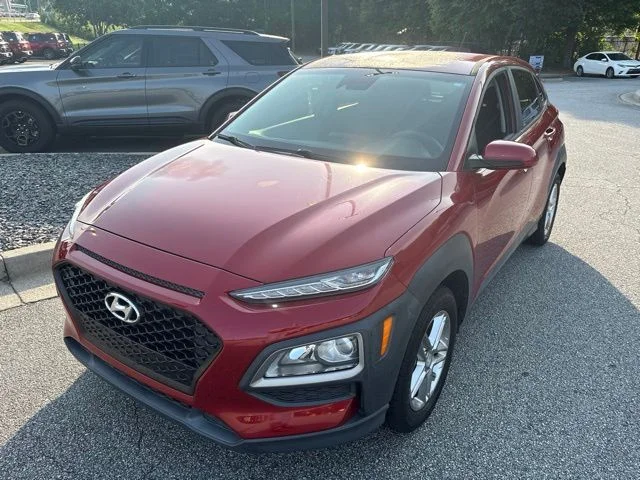Used 2019 Red Hyundai SE image 4