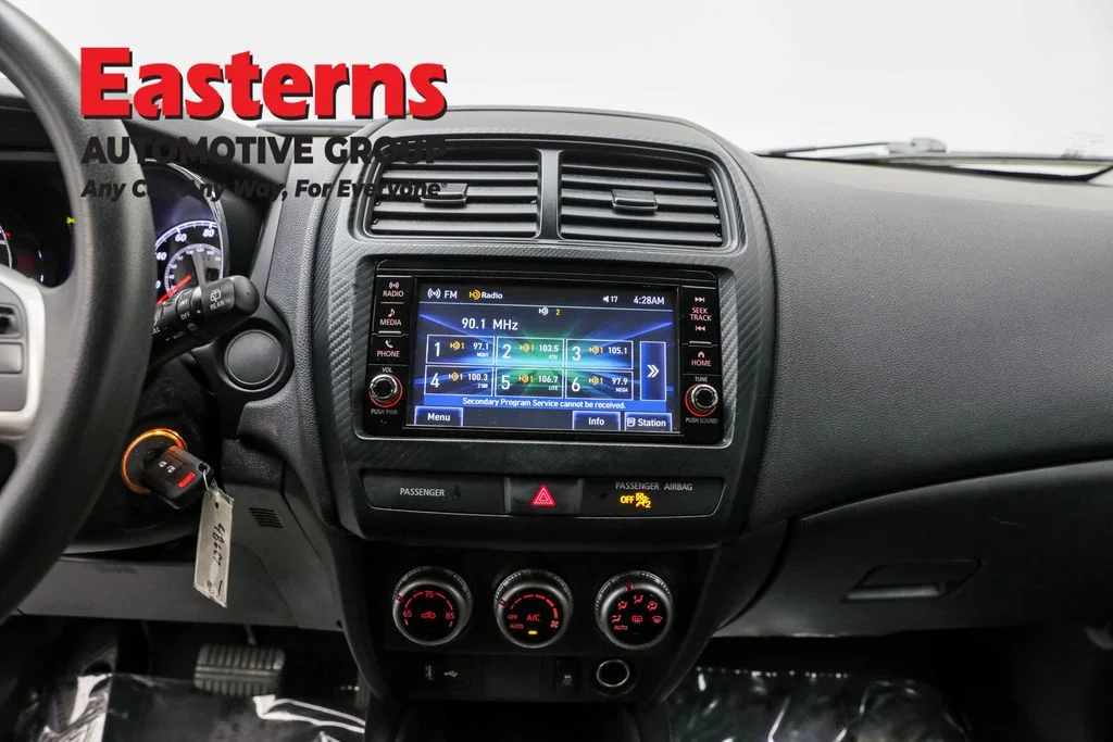Used 2023 Silver Mitsubishi 2.0 ES image 12