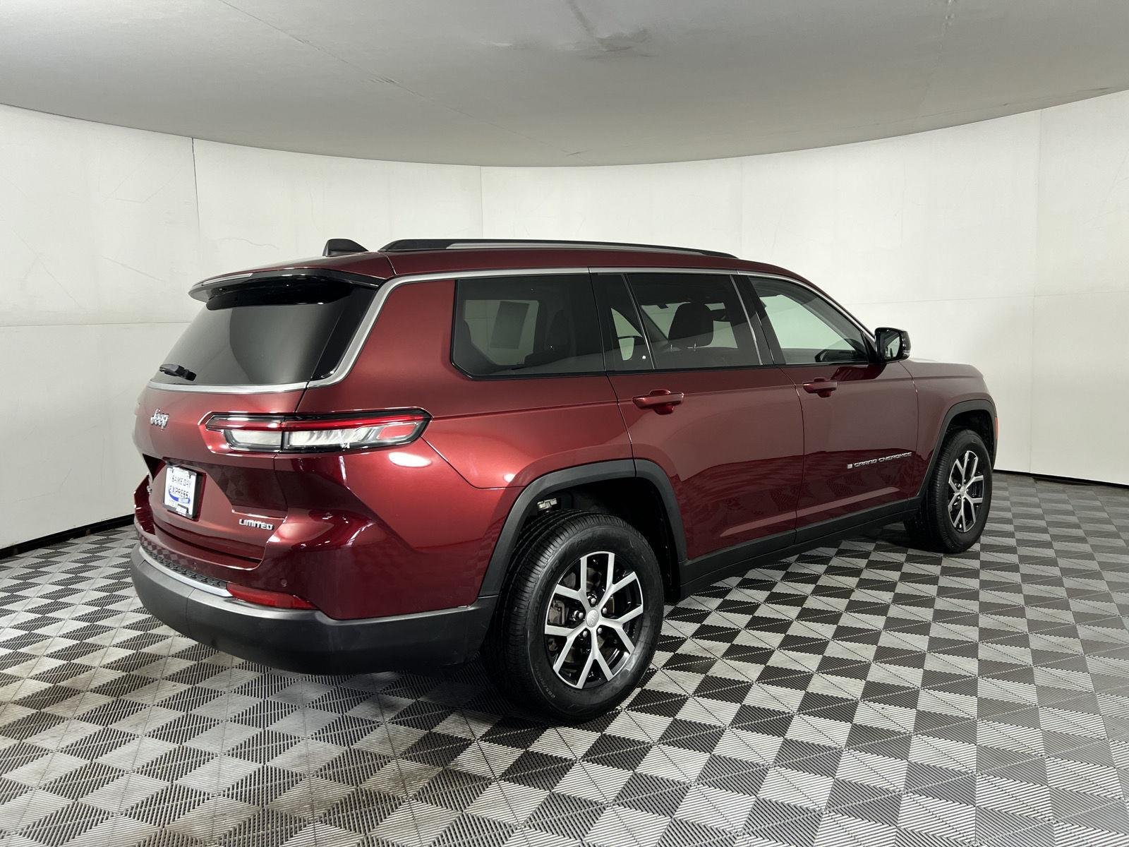 Used 2023 Velvet Red Pearlcoat Jeep Limited image 8